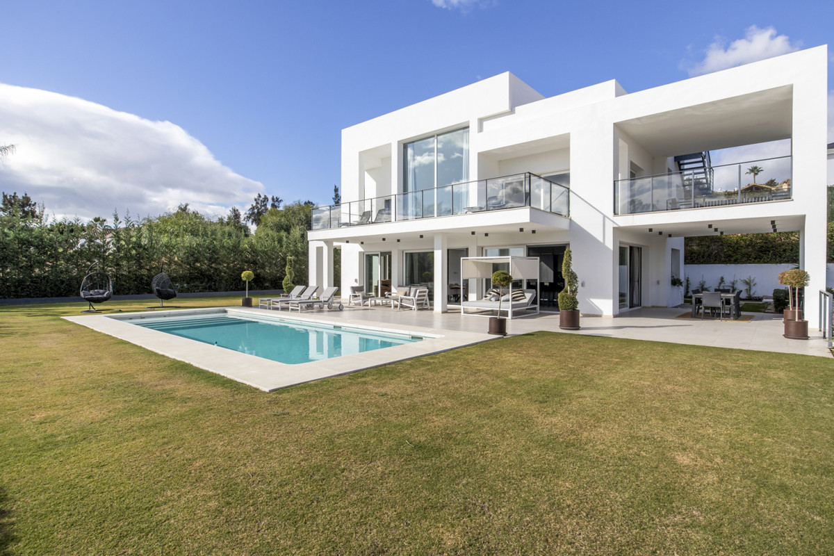 Qlistings - House - Villa in La Quinta, Costa del Sol Property Image